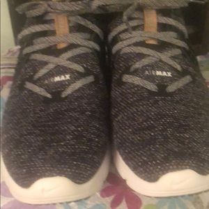 Women’s size 9 AirMax Black & White tennis shoes.